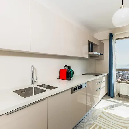 Flat W Sea View Terrace Near Metro In Maltepe *