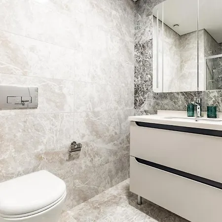 Flat W Sea View Terrace Near Metro In Maltepe *