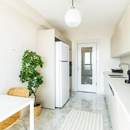 Appartement Flat W Sea View Terrace Near Metro In Maltepe Istanboel