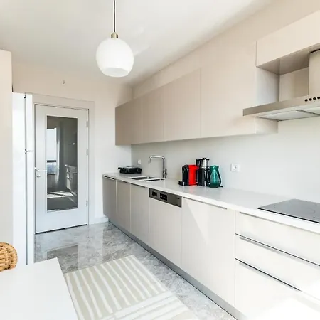Flat W Sea View Terrace Near Metro In Maltepe